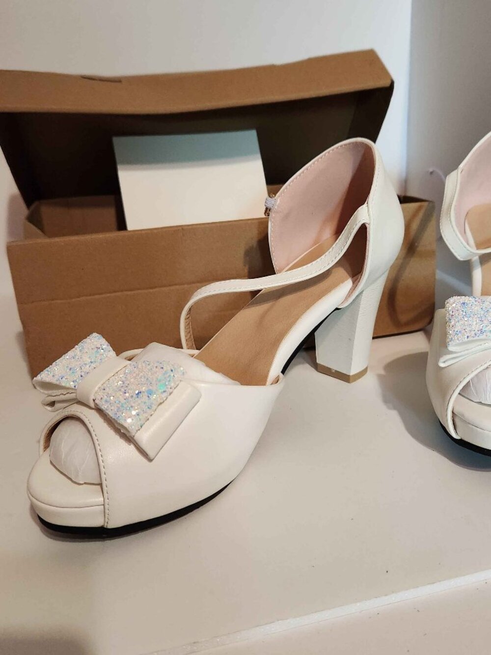 SPARKLE Bow White Heels New in Box
